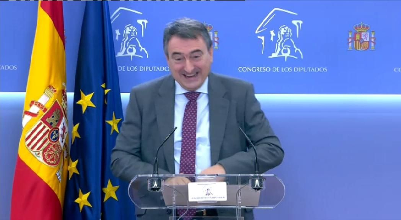 Aitor Esteban recibe una llamada de Félix Bolaños en plena rueda de prensa por los Presupuestos Aitor Esteban recibe una llamada de Félix Bolaños en plena rueda de prensa por los Presupuestos