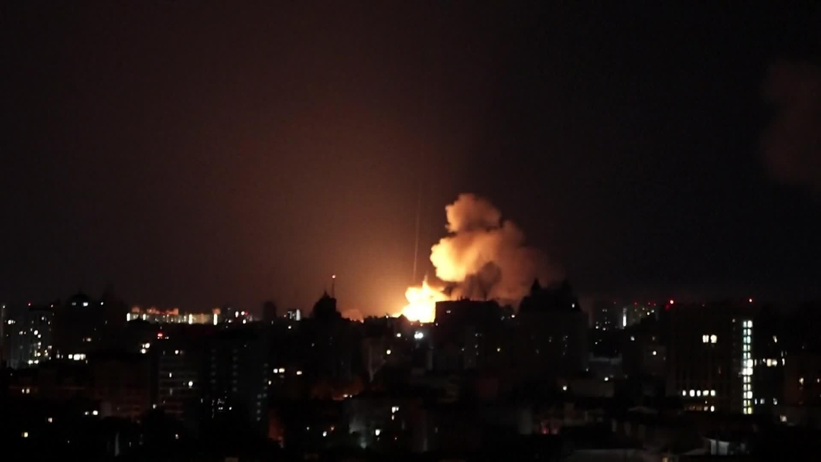 J010-UCRANIA BOMBAS CONTRA LA CAPITAL