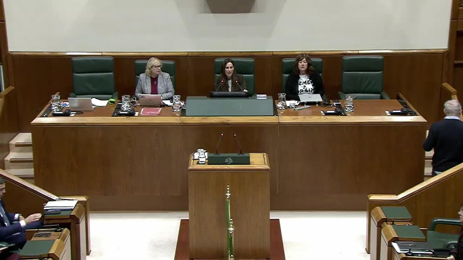 X032-VITORIA MINUTO SILENCIO PARLAMENTO VASCO