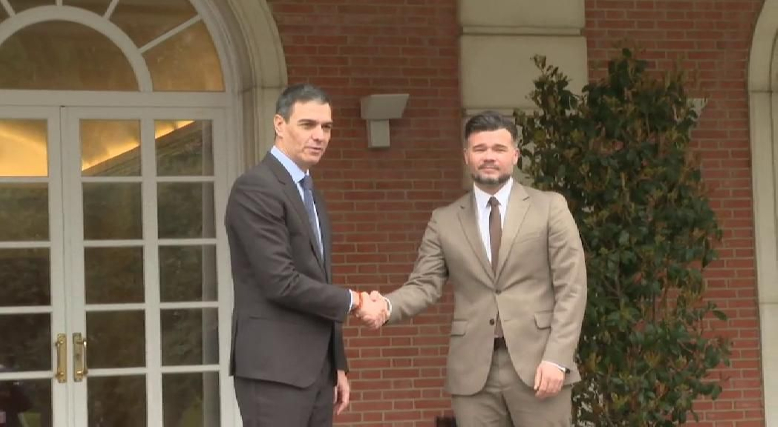 Sánchez recibe a Rufián en la Moncloa para abordar el aumento del gasto en defensa y seguridad