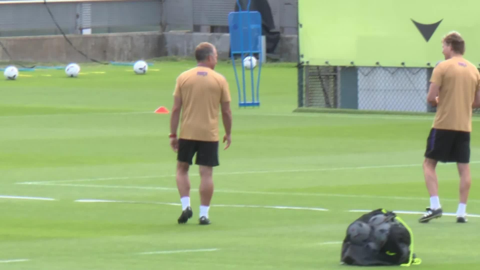 S015-BARCELONA ENTRENAMIENTO BARSA