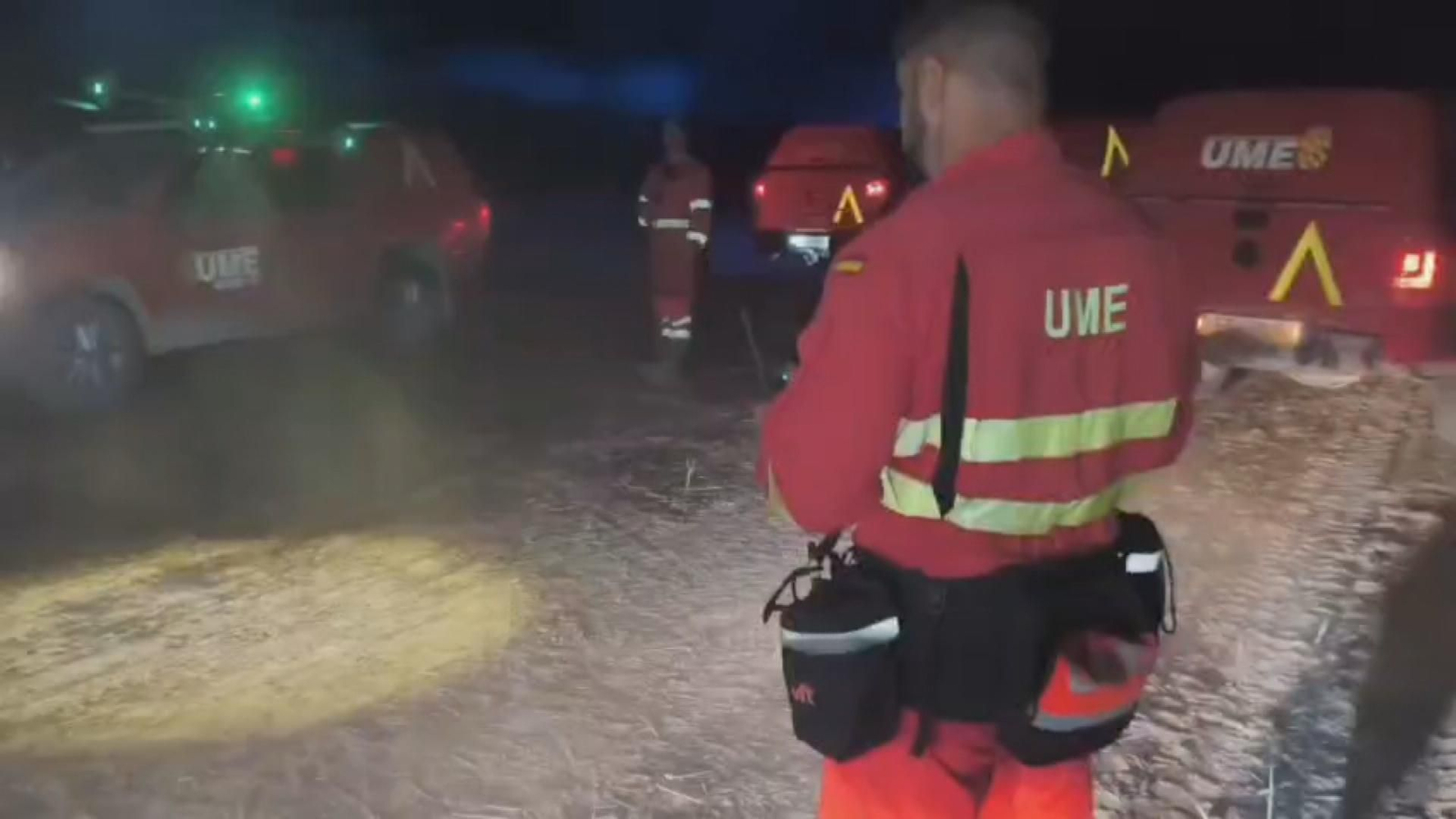 Más de 300 efectivos trabajan en las labores de extinción del incendio de Tamarite