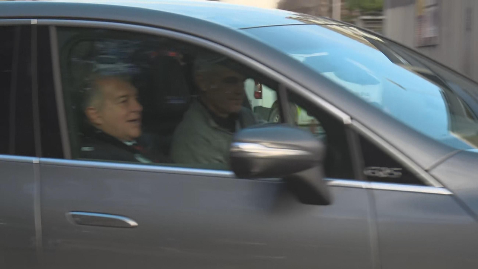 M033 BARCELONA LAPORTA SE DESPIDE DE JUGADORES frame 241