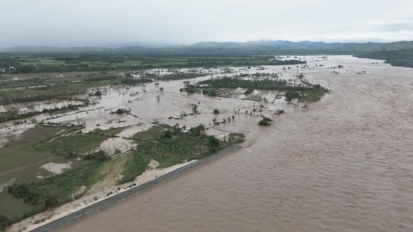 L007-FILIPINAS SUPER TIFON INUNDA CULTIVOS