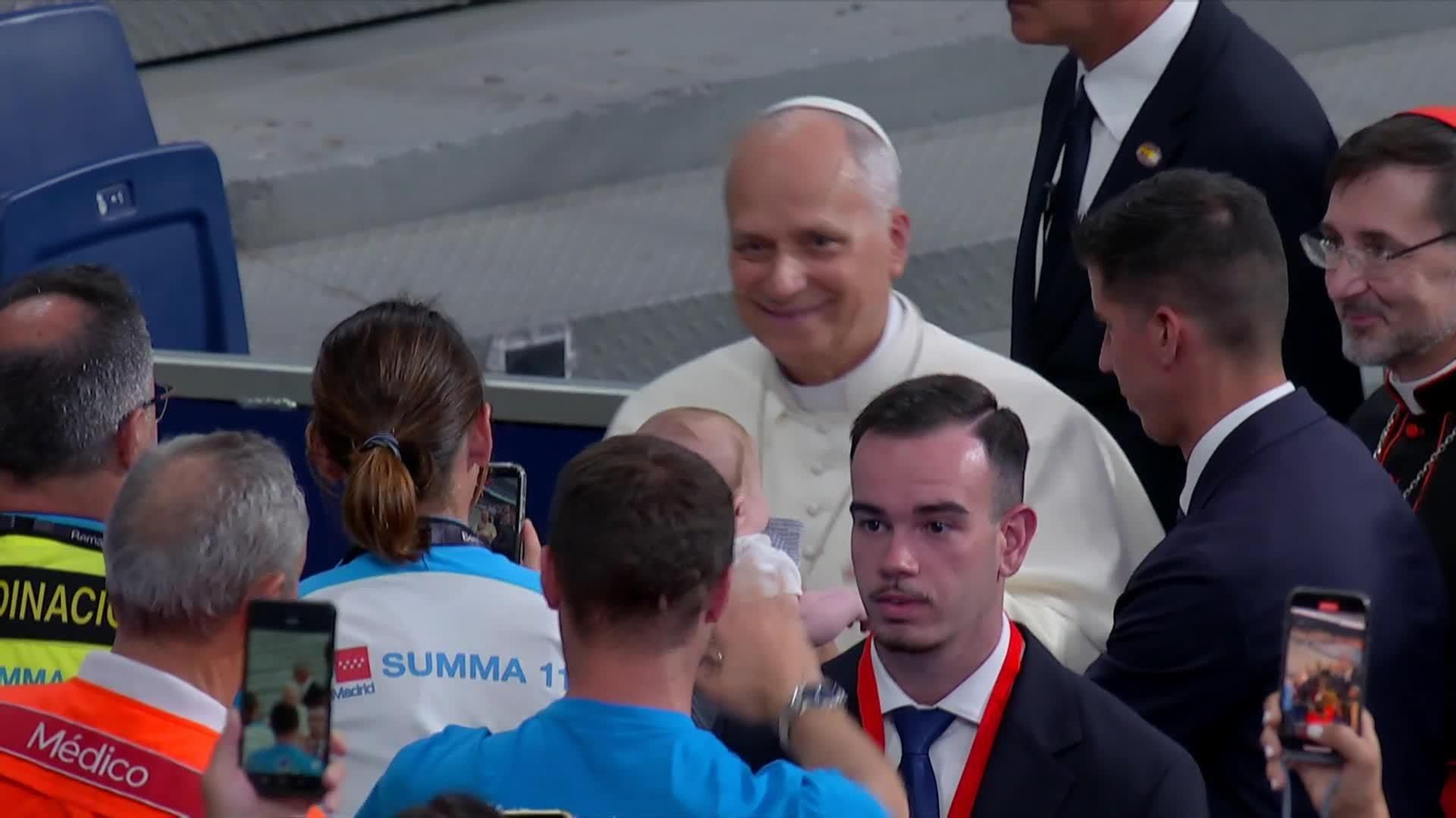 va papa ovacion bernabeu