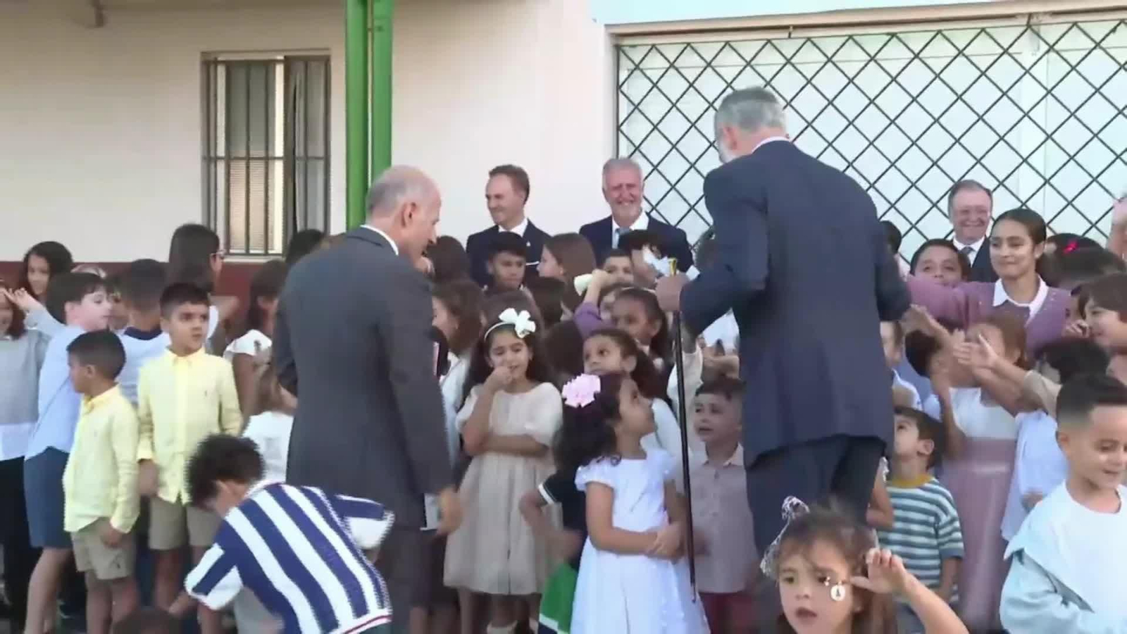 va reyes visita colegio