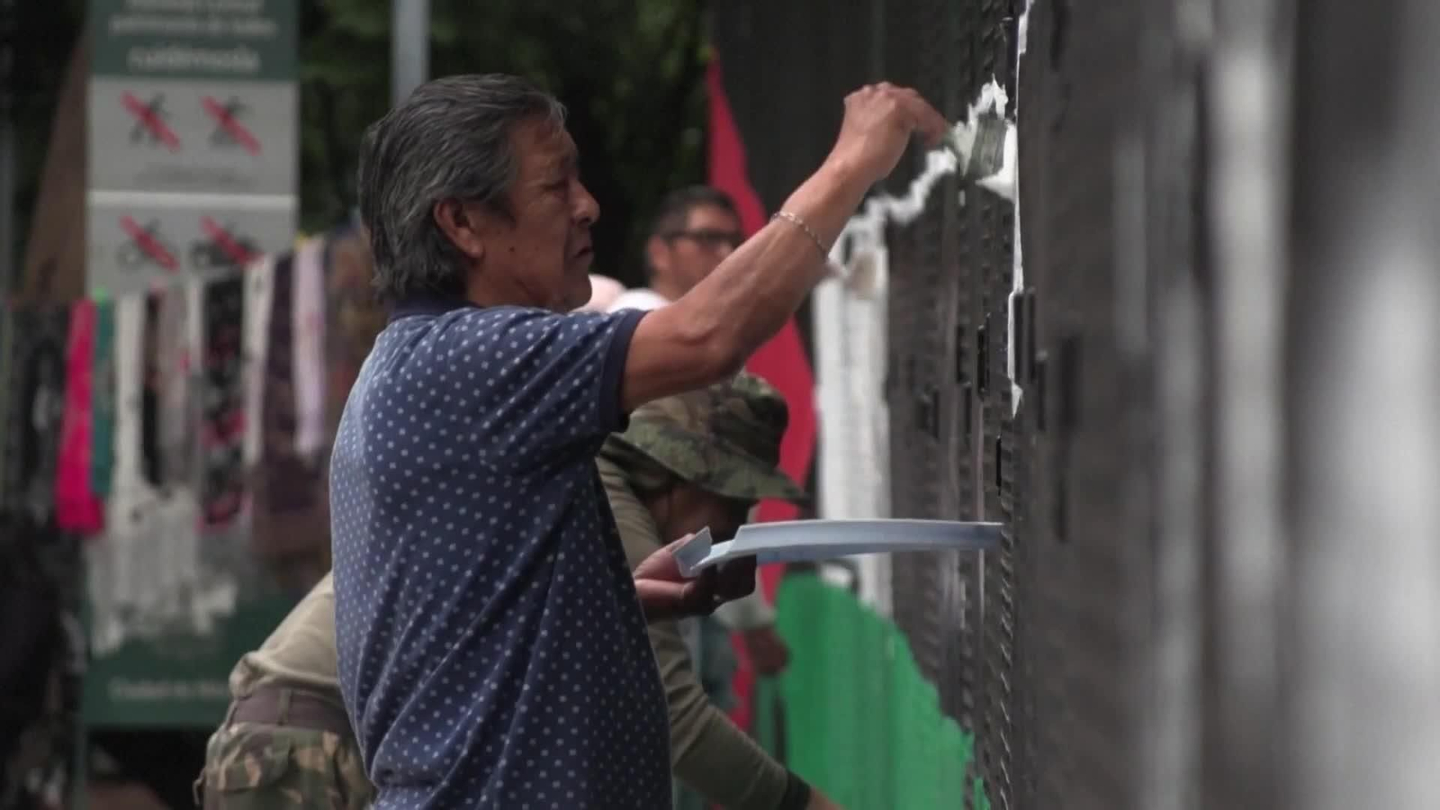 web mexico reconstruyen mural palestino