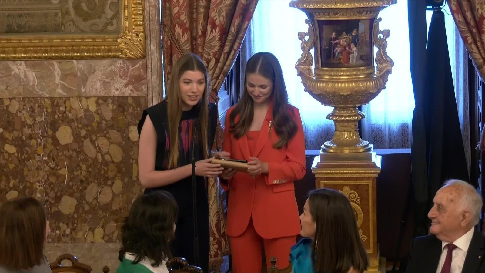 web hermanas juntas