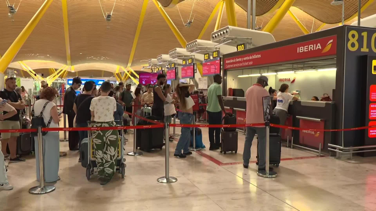 S025-MADRID BARAJAS OPERACION SALIDA