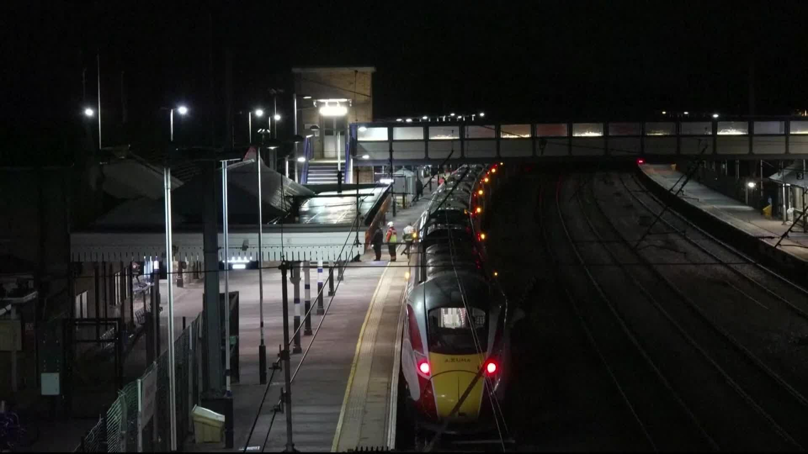 D004-REINO UNIDO FORENSES ESTACION APUÑALAMIENTO D004-REINO UNIDO FORENSES ESTACION APUÑALAMIENTO