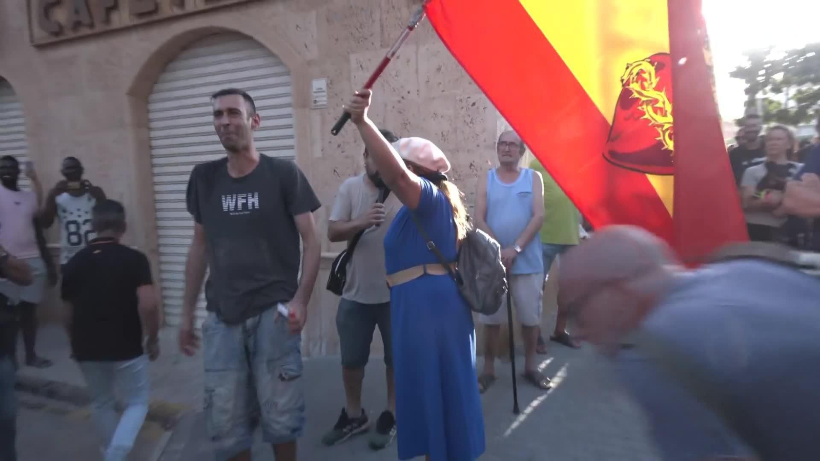 Un grupo de manifestantes ultras impide a la prensa hacer su trabajo