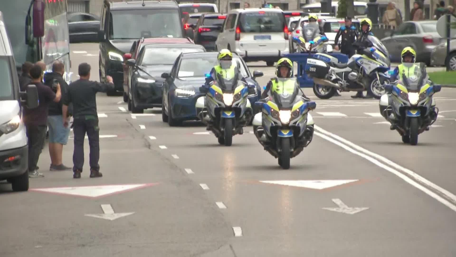 J083-OVIEDO LLEGADA DE MESSI AL COLEGIO