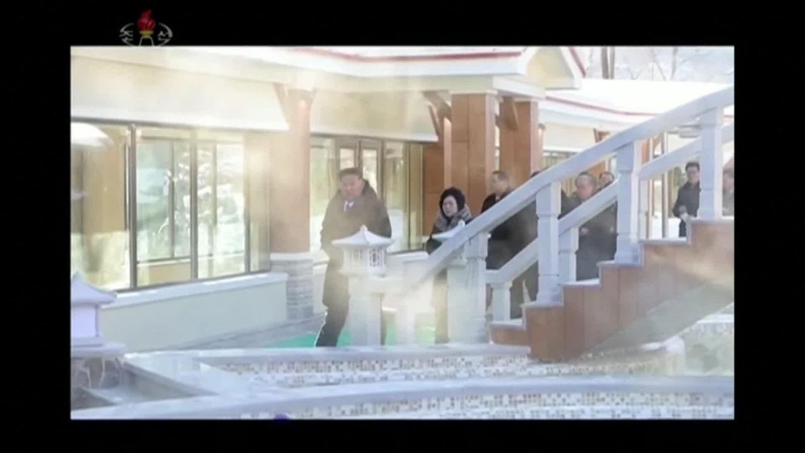 V002-COREA DEL NORTE KIM JONG UM EN EL BALNEARIO