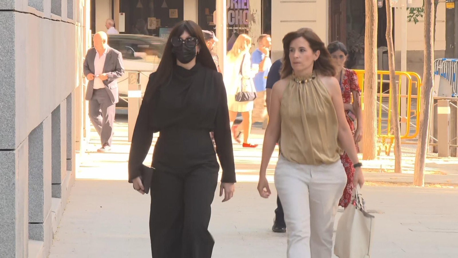 L026 MADRID SALIDAS JESSICA Y HERMANO KOLDO AUDIENCIA frame 1528