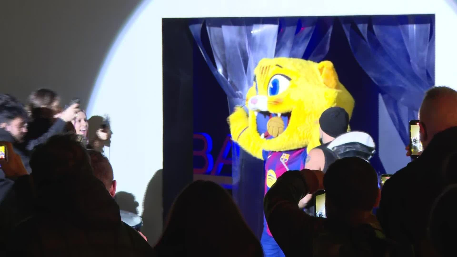 J015-BARCELONA NUEVA MASCOTA BARSA