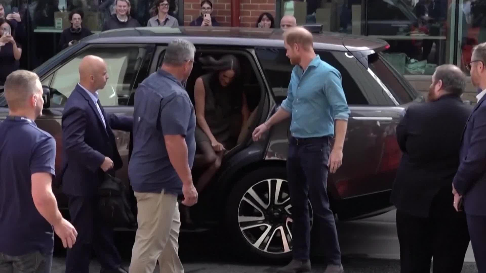 J011-VARIOS HARRY Y MEGAN PODRIAN REGRESAR AL REINO UNIDO