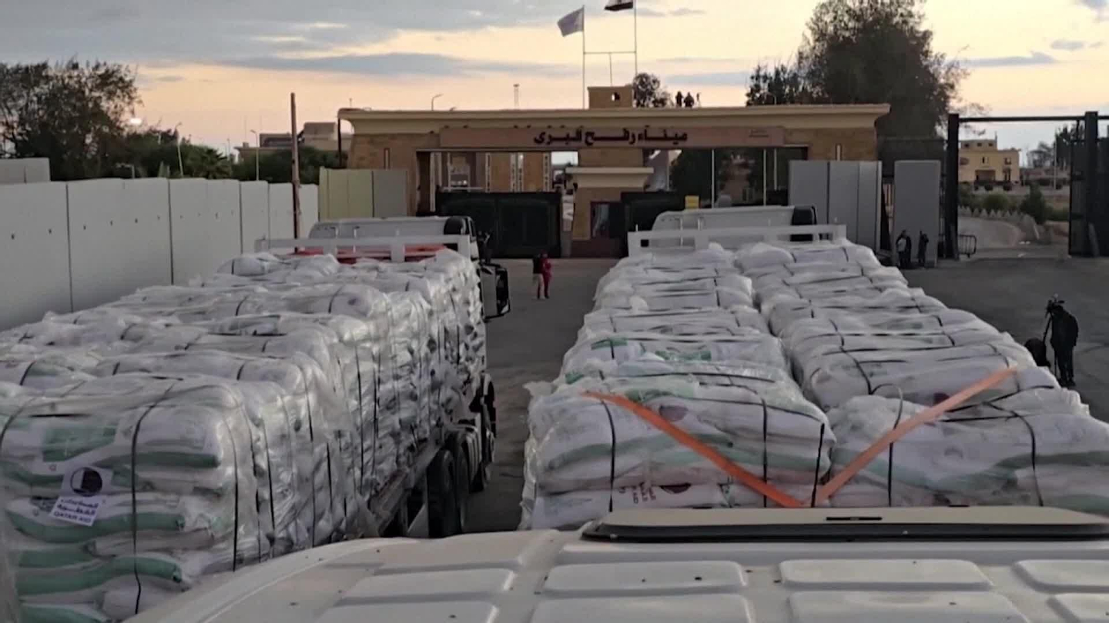 D003-EGIPTO CAMIONES AYUDA HUMANITARIA A GAZA