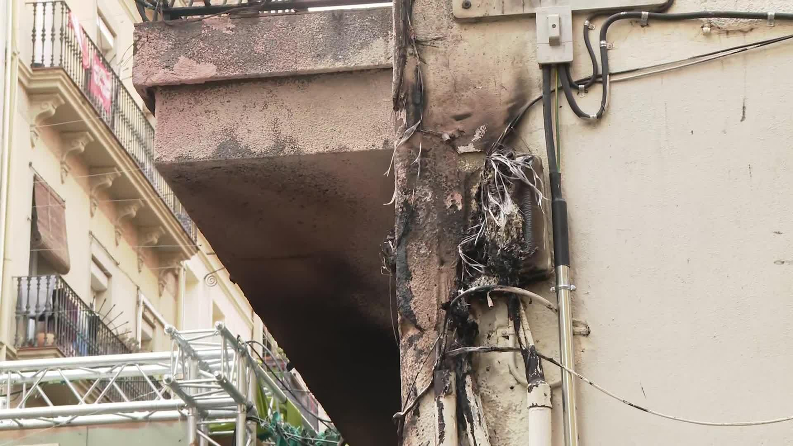 D053-BARCELONA INCENDIO FIESTAS GRACIA