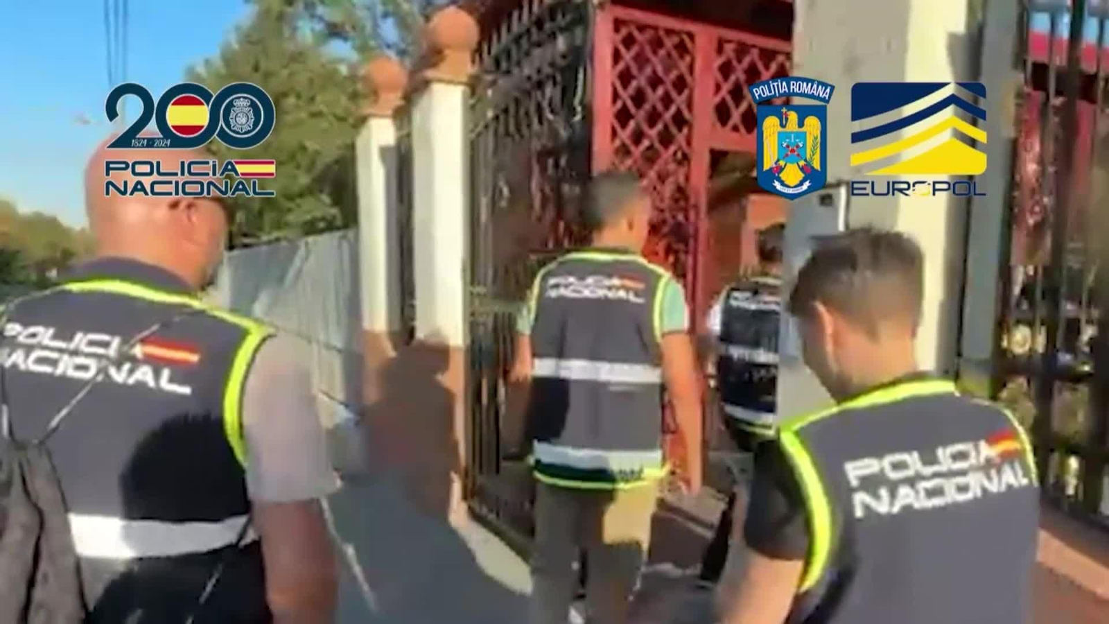 J020-MADRID DETENIDOS ABRAZO CARIÑOSO