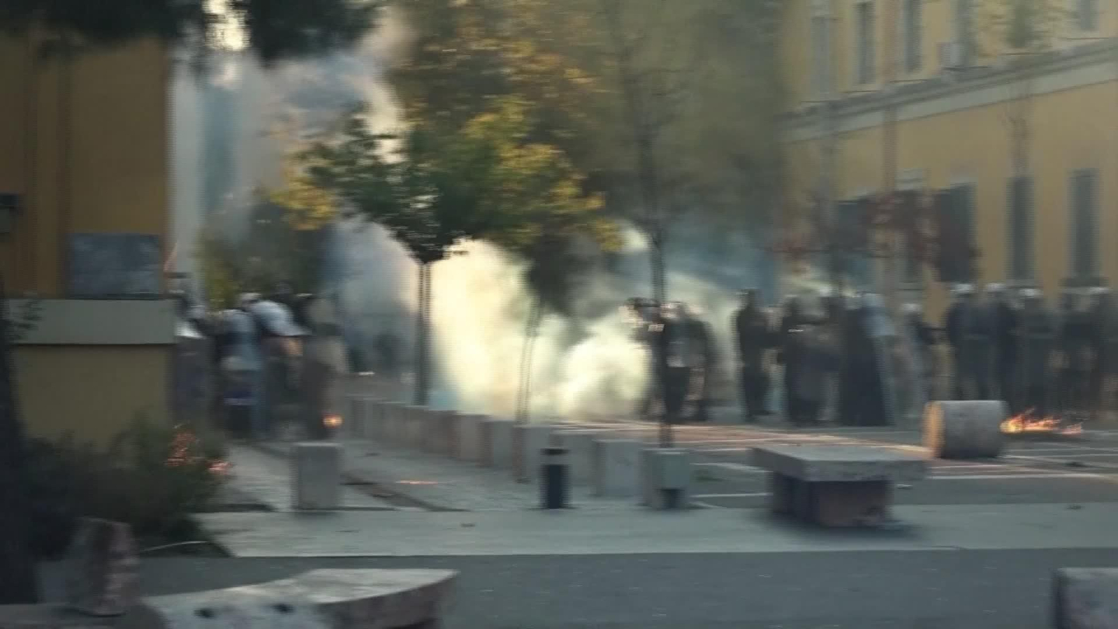 L008-ALBANIA DISTURBIOS