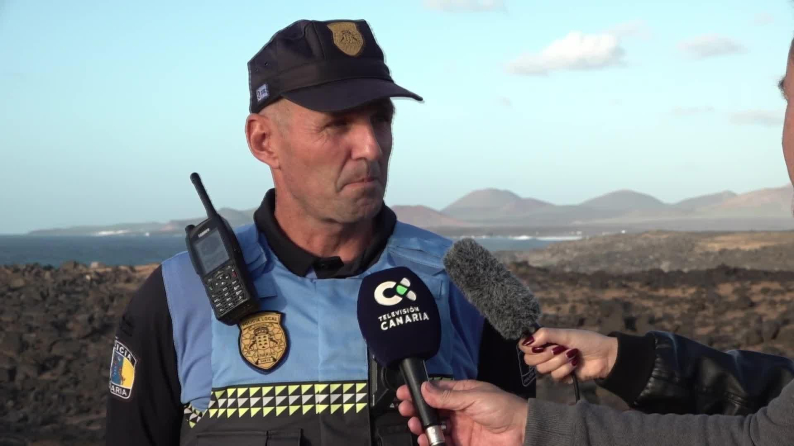 D053-LANZAROTE SE CAEN CUATRO PERSONAS AL MAR