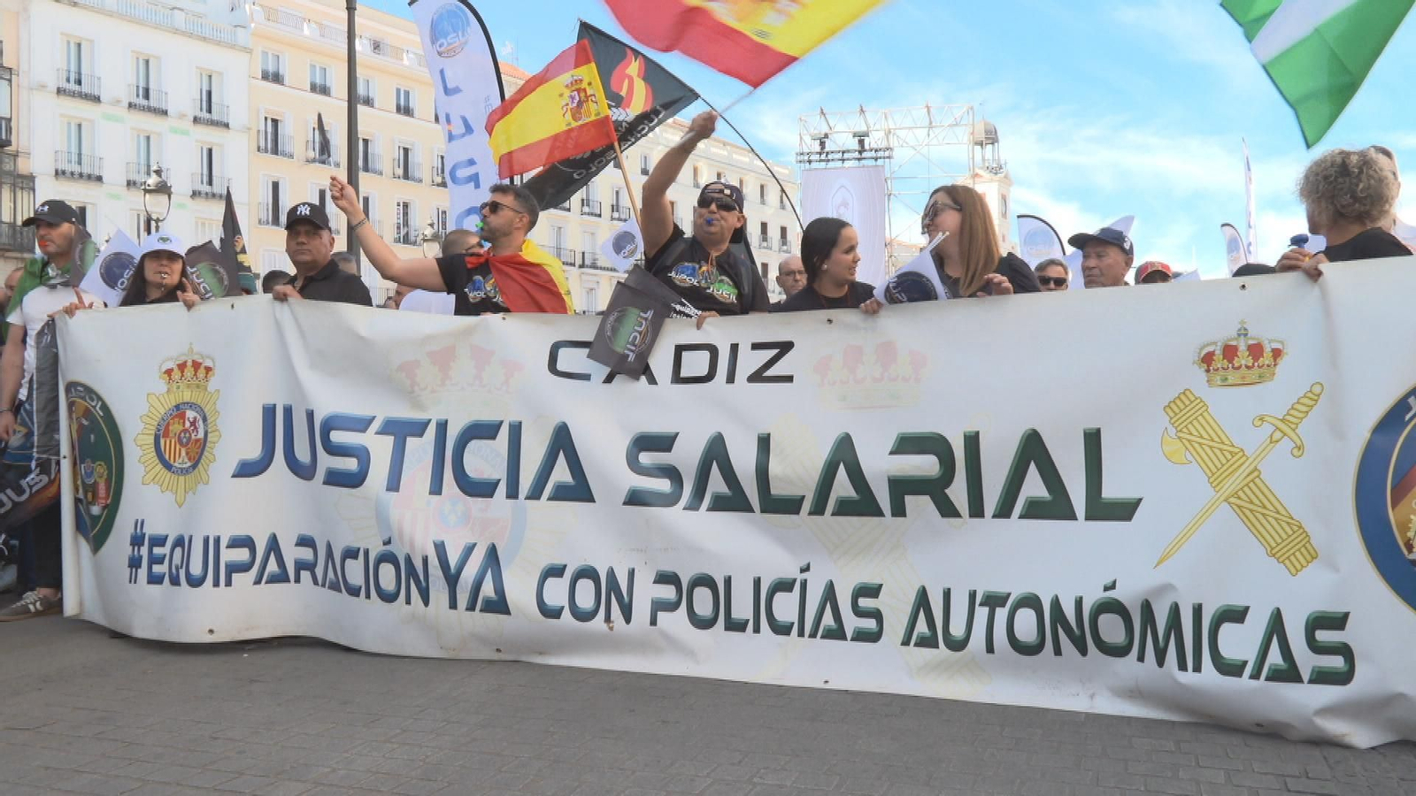 Policías nacionales y guardias civiles se han manifestado este sábado en el centro de Madrid