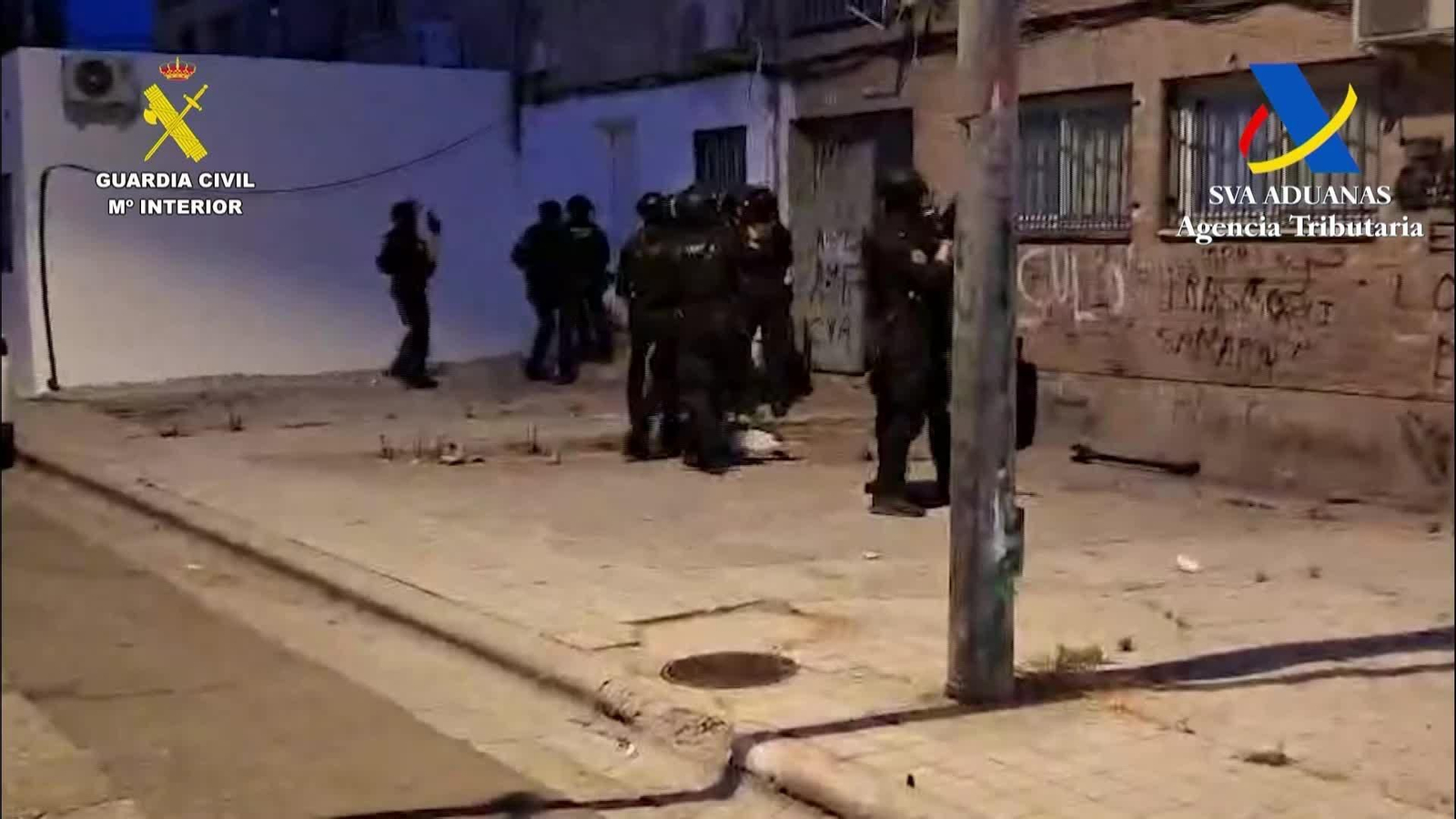 L028-IMAGENES GCIVIL DETENIDOS VUELCO DROGA GRANADA