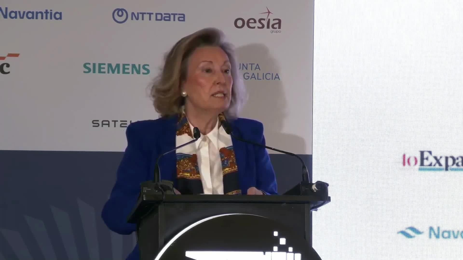 L026-MADRID AMPARO VALCARCE SECRETARIA DEFENSA DESAYUNO