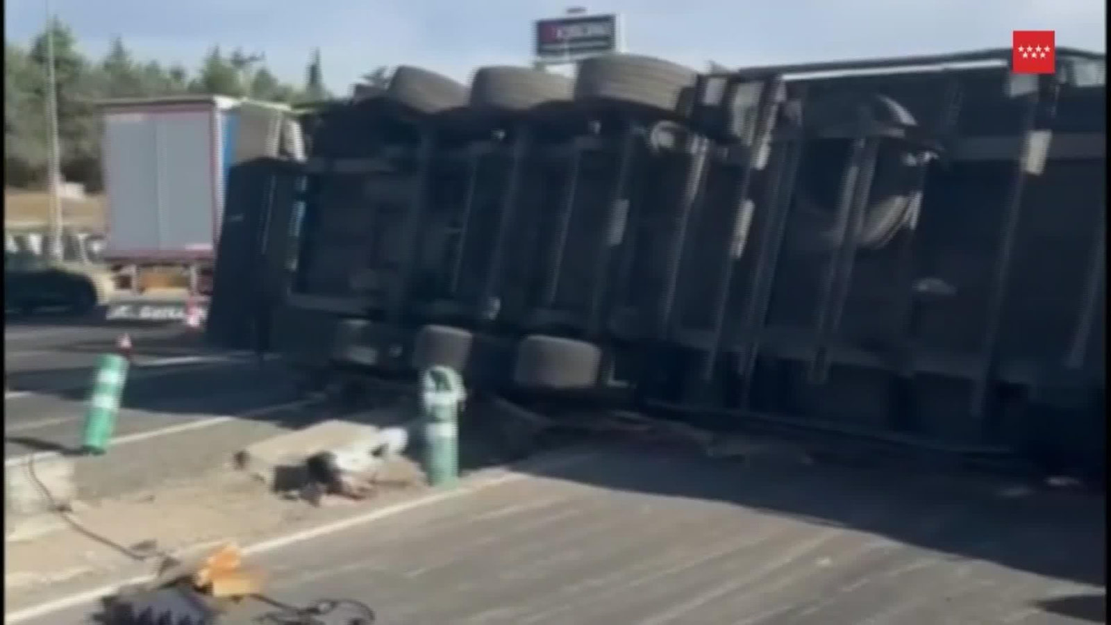X043-IMAGENES 112 ACCIDENTE CAMION LAS ROZAS