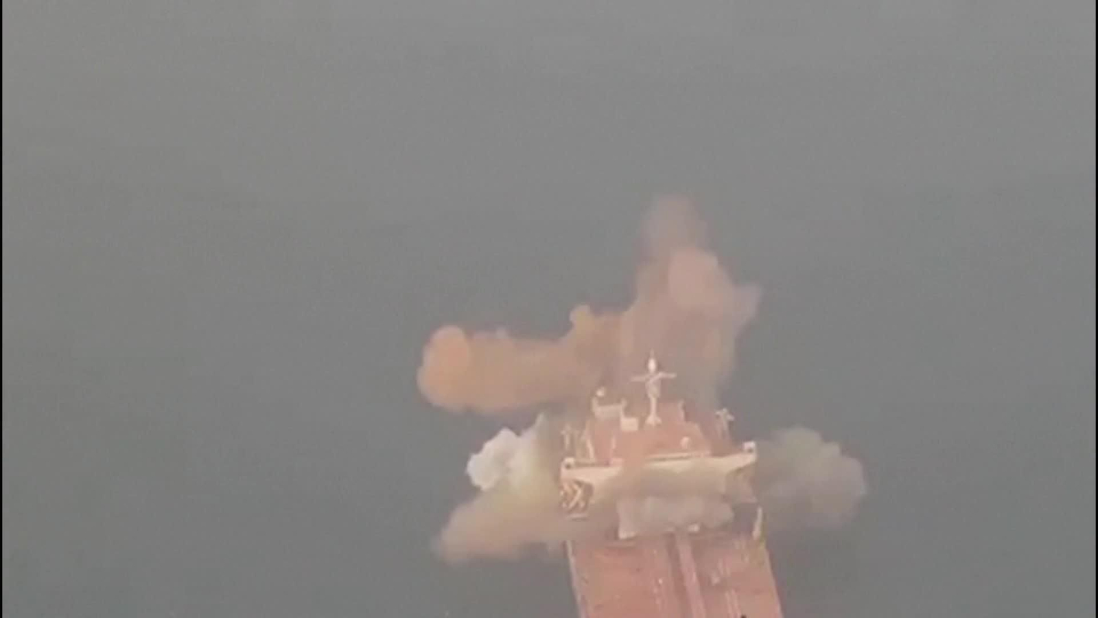 L002-ESTRECHO DE ORMUZ EXPLOSION MINA SUPERPETROLERO