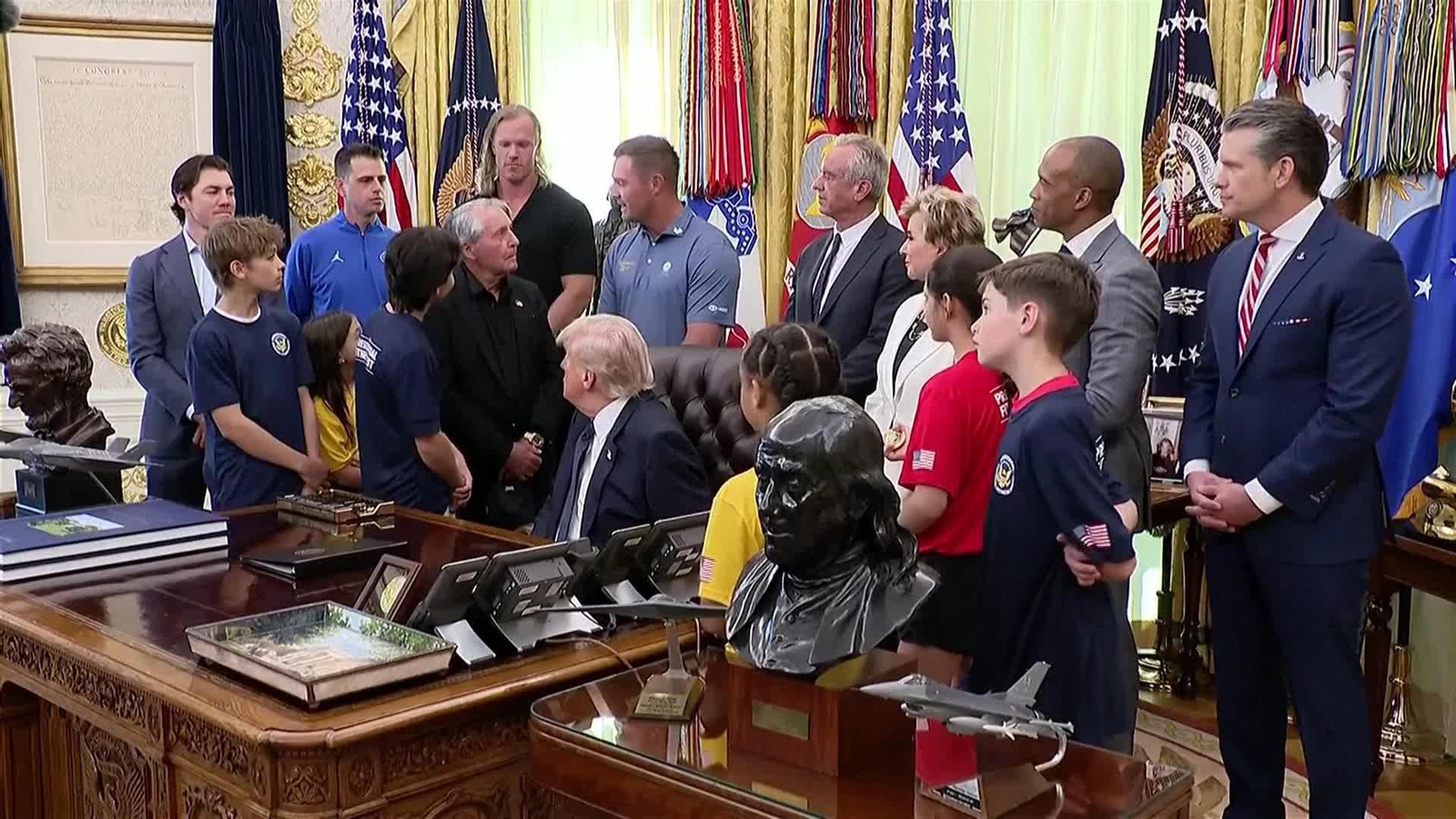 X008-EEUU TRUMP JUGANDO AL GOLF