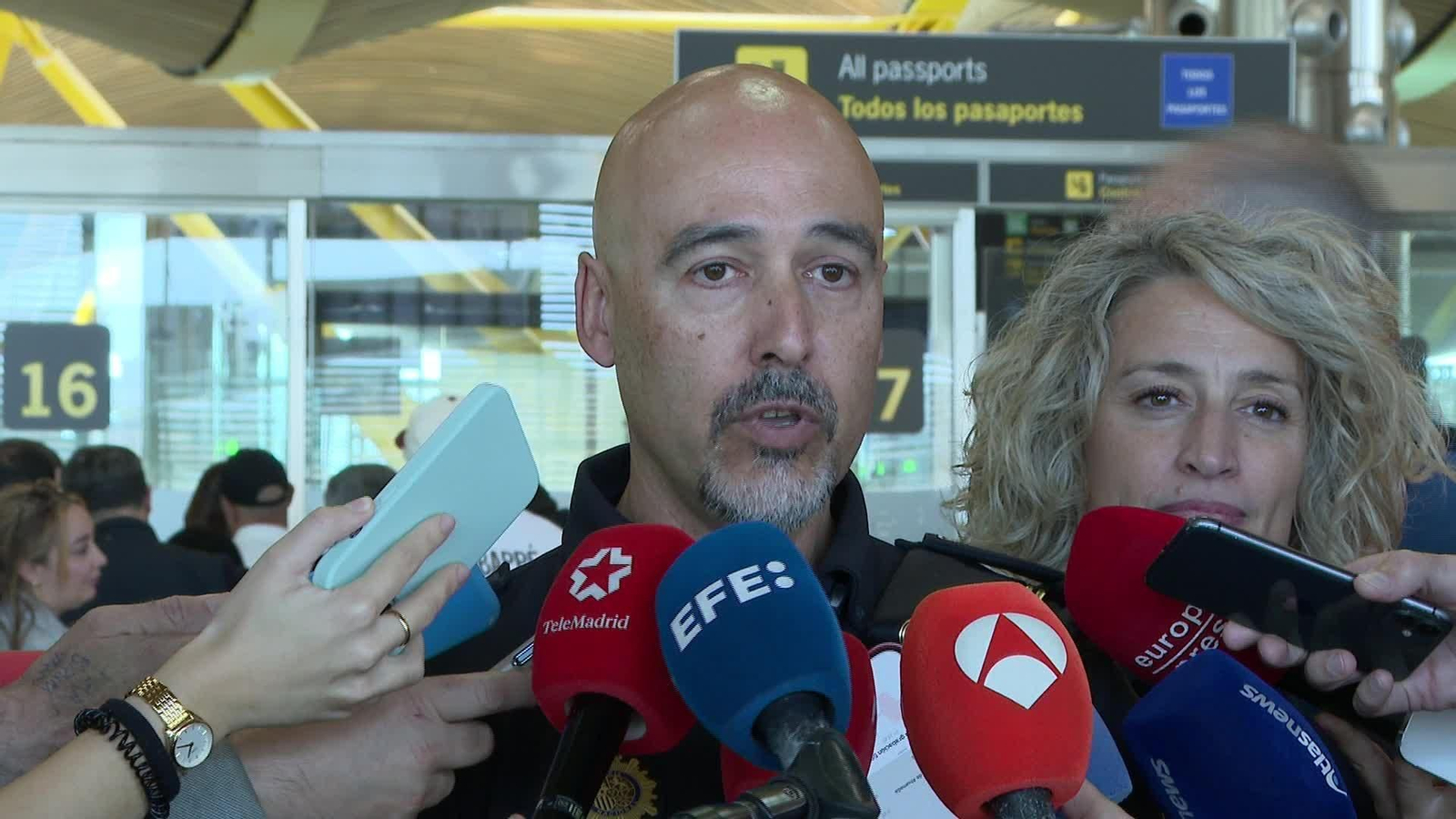 J041-MADRID AEROPUERTO IDENTIFICACION BIOMETRICA PASAPORTES
