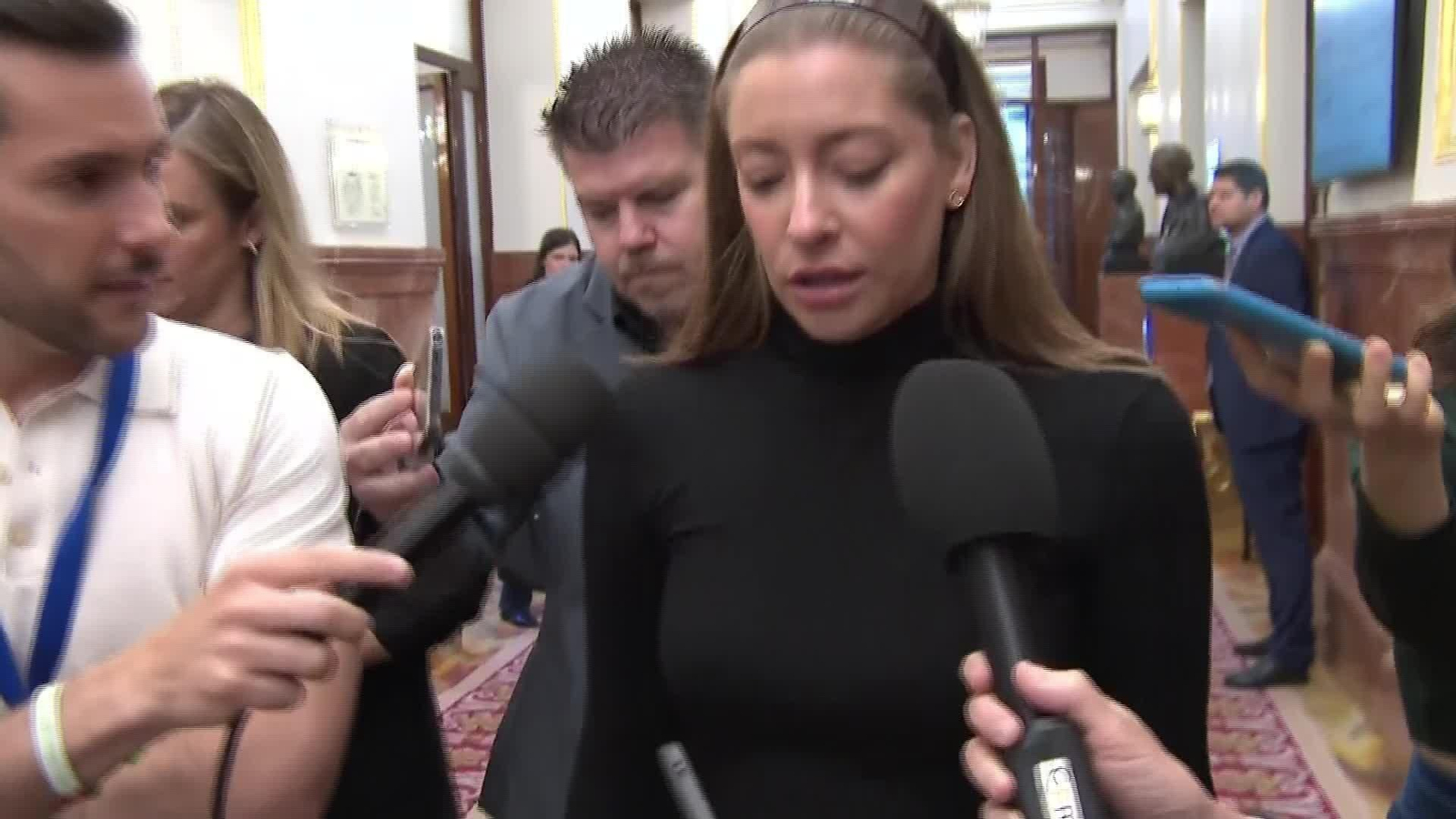 J025-CONGRESO DECLARACIONES PASILLOS 2