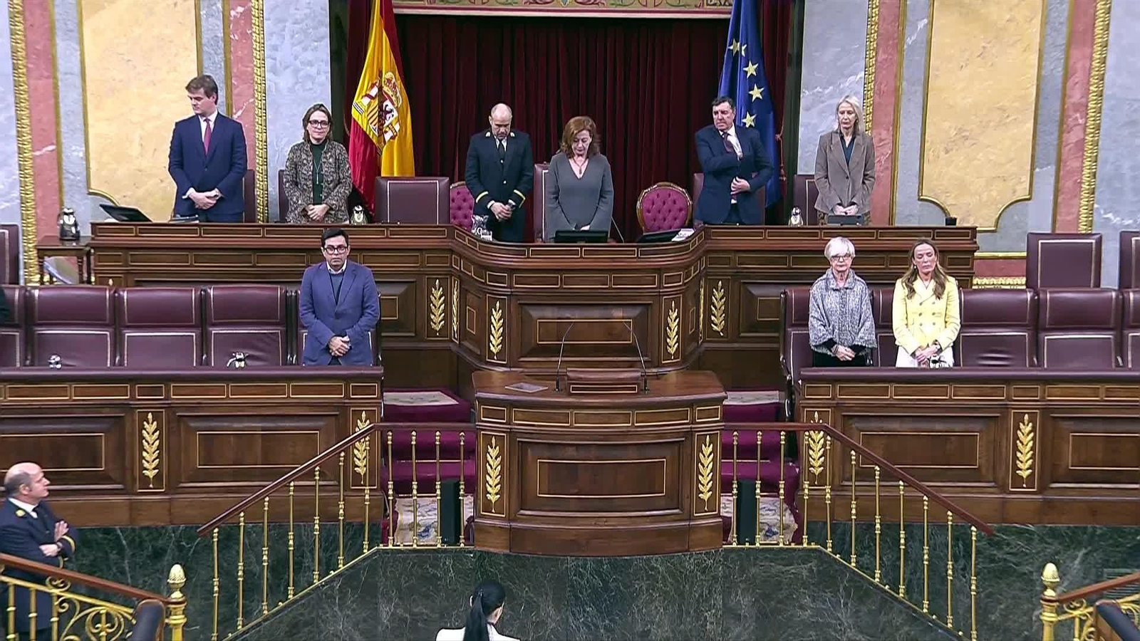 M083-MADRID CONGRESO MINUTO SILENCIO ULTIMA VICTIMA VIOLENCIA MACHISTA