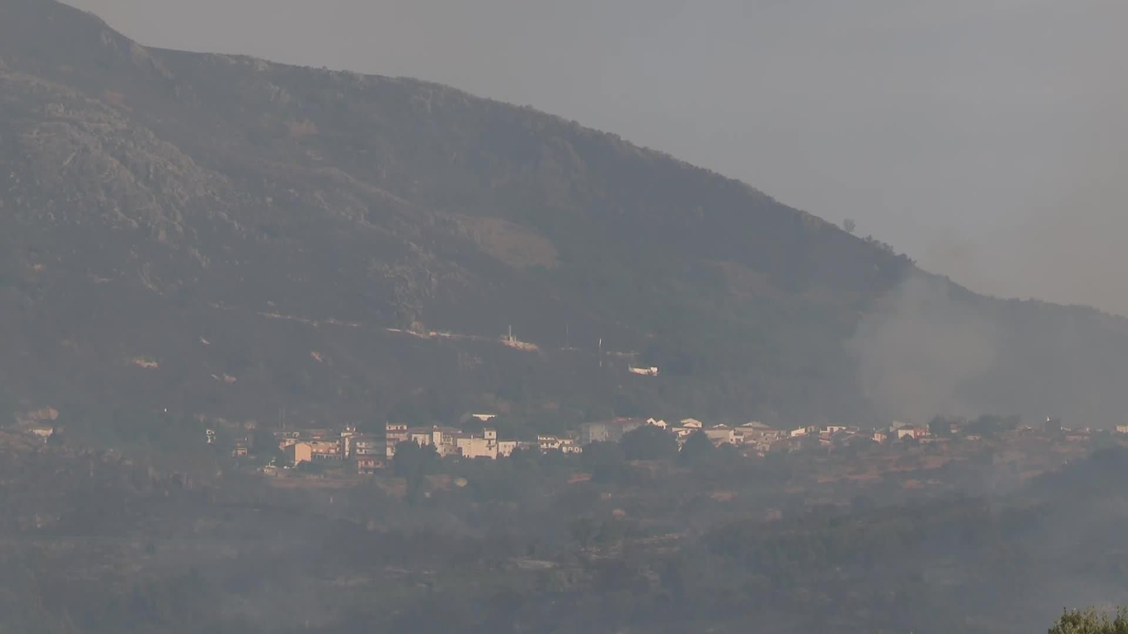 X074-CÁCERES EVACUADOS INCENDIO CABEZABELLOSA