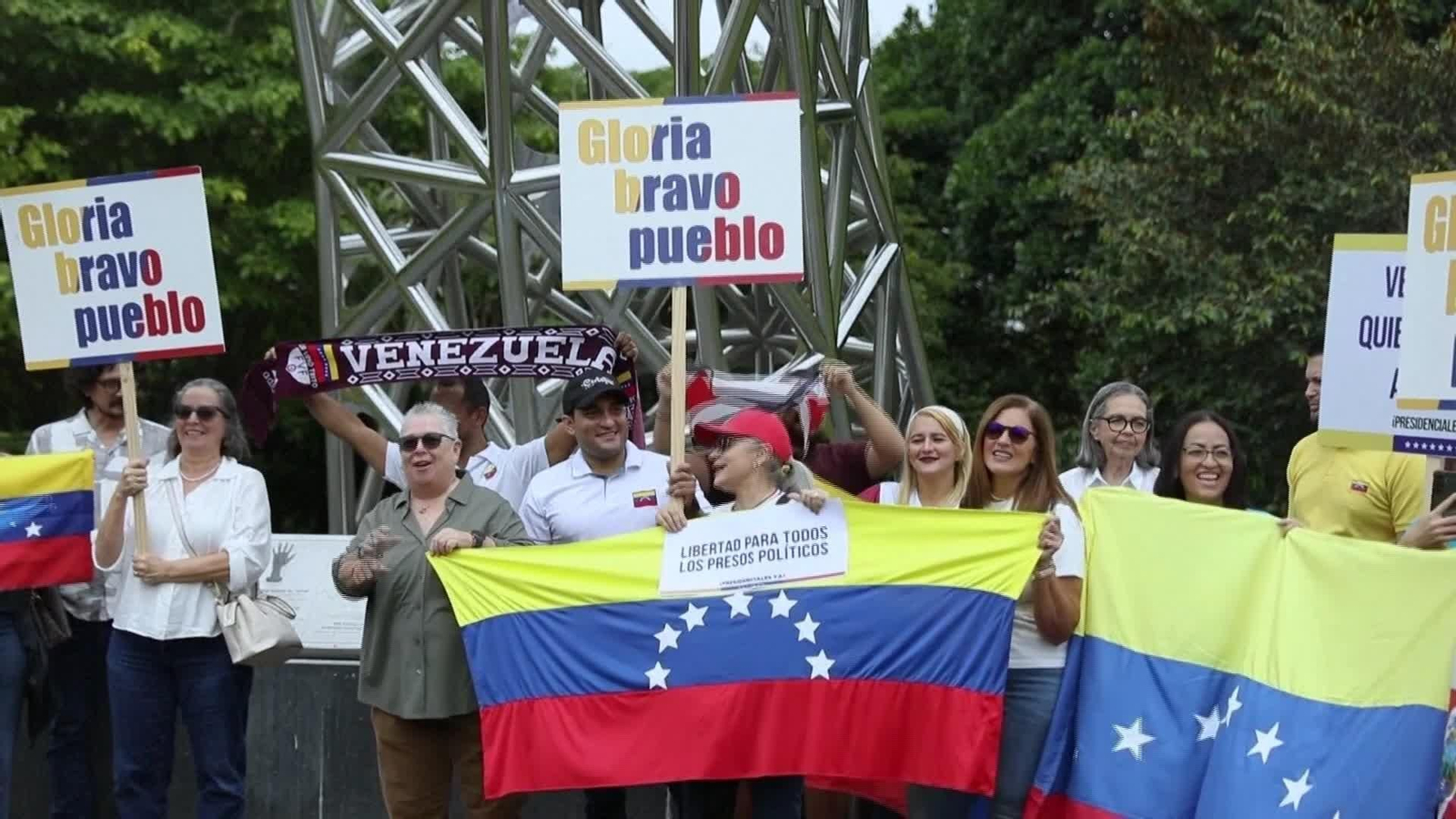 D002-VARIOS VENEZOLANOS PIDEN ELECCIONES