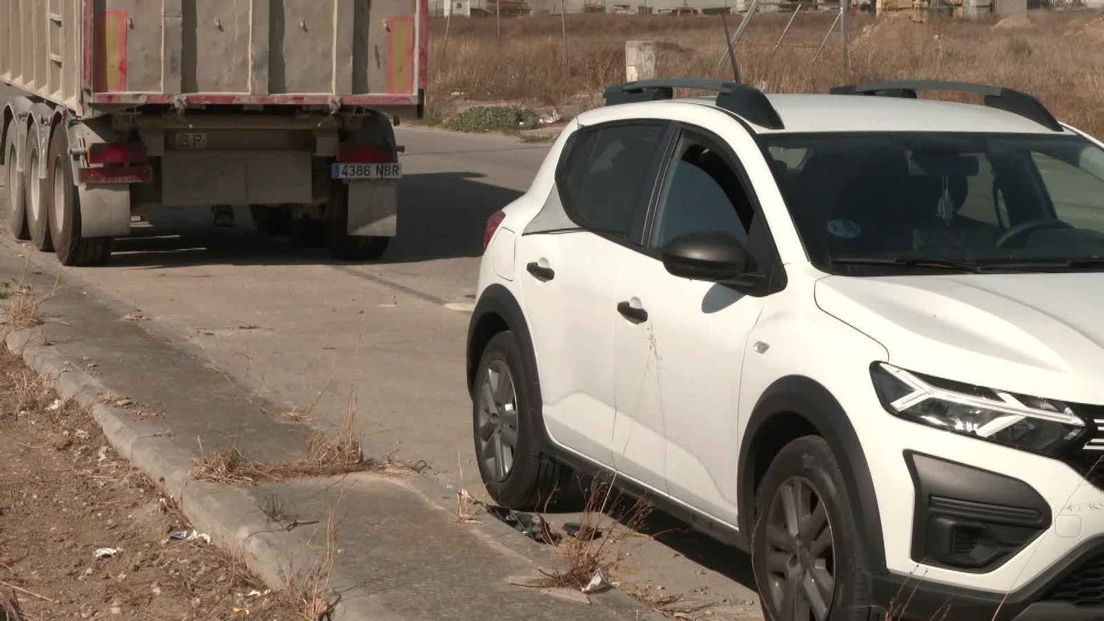L045-CADIZ FAMILIA VIVE EN COCHE