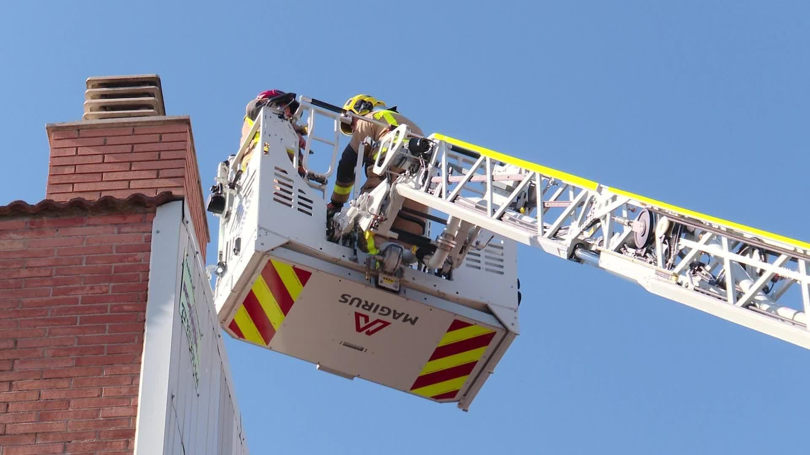 X088-BARCELONA ALERTA POR VIENTO