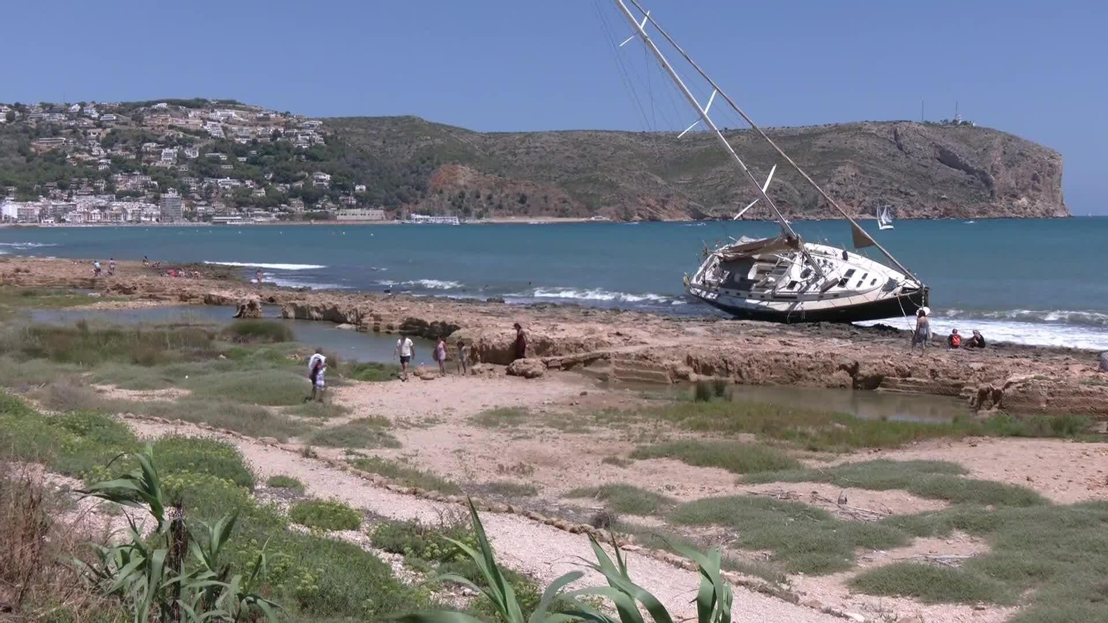 S038-ALICANTE CONTINÚA BARCO ENCALLADO JAVEA