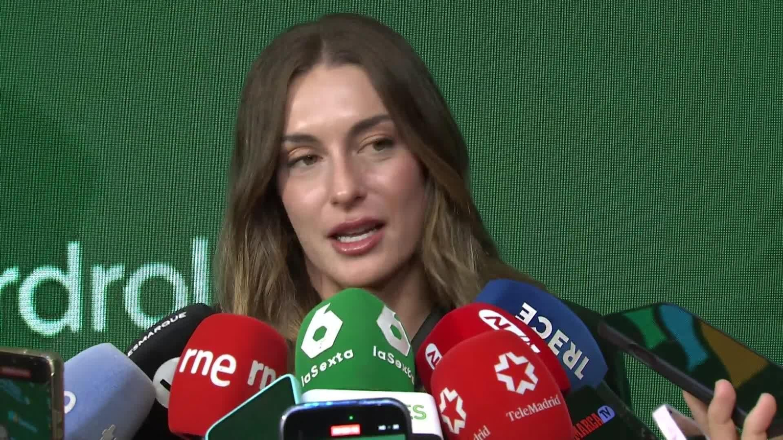 va alexia putelles e irene paredes