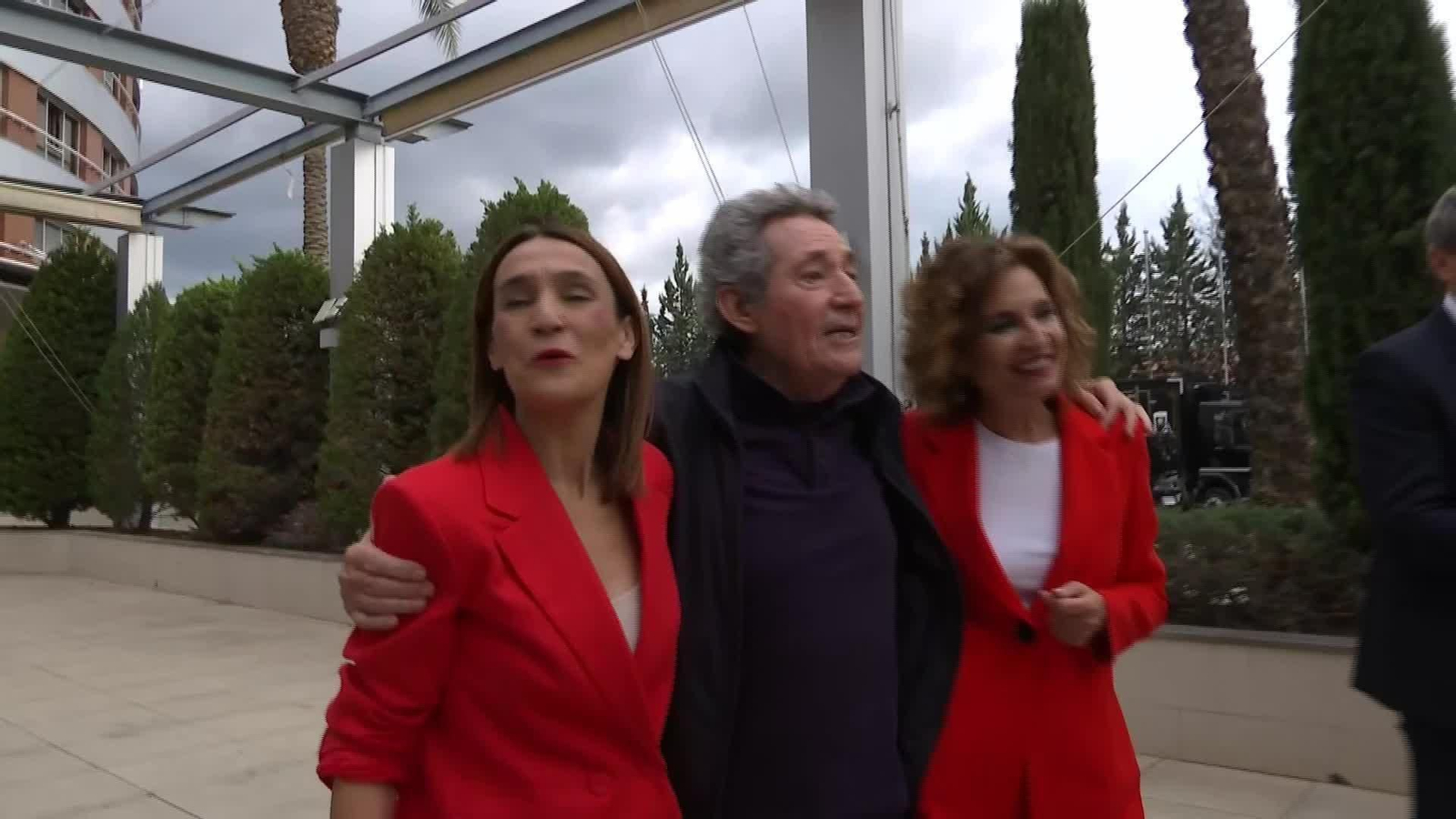 J082-GRANADA PEGADA CARTELES PSOE RECURSOS