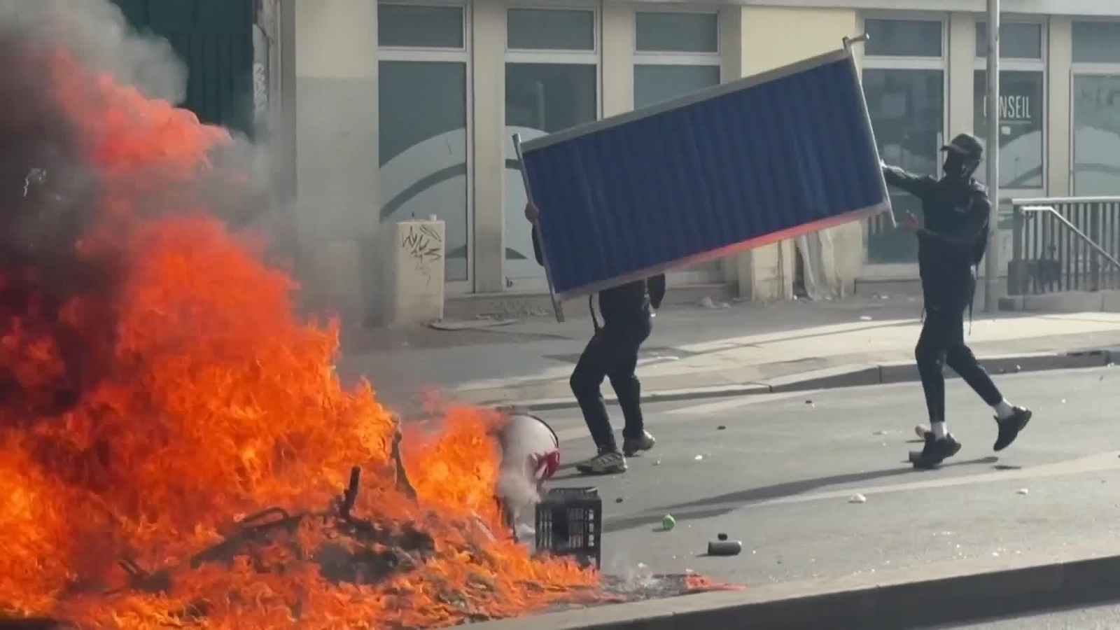 va mix protestas estudiantes francia