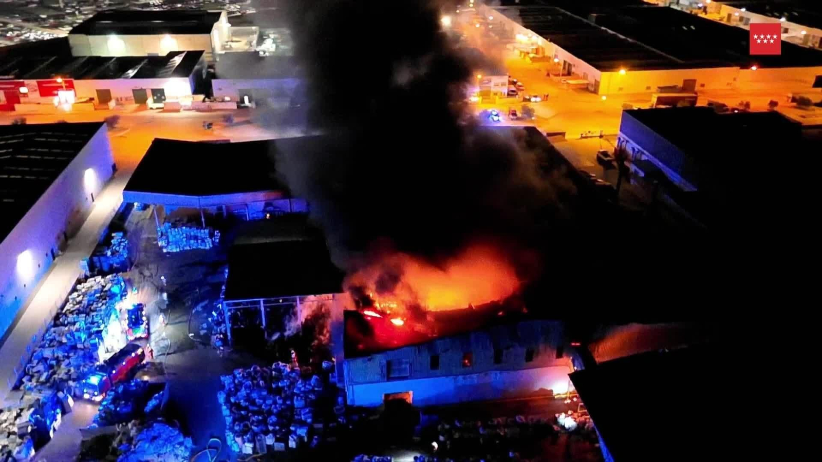 V037-MADRID IMAGEN DRON BOMBEROS INCENDIO CAMPO REAL