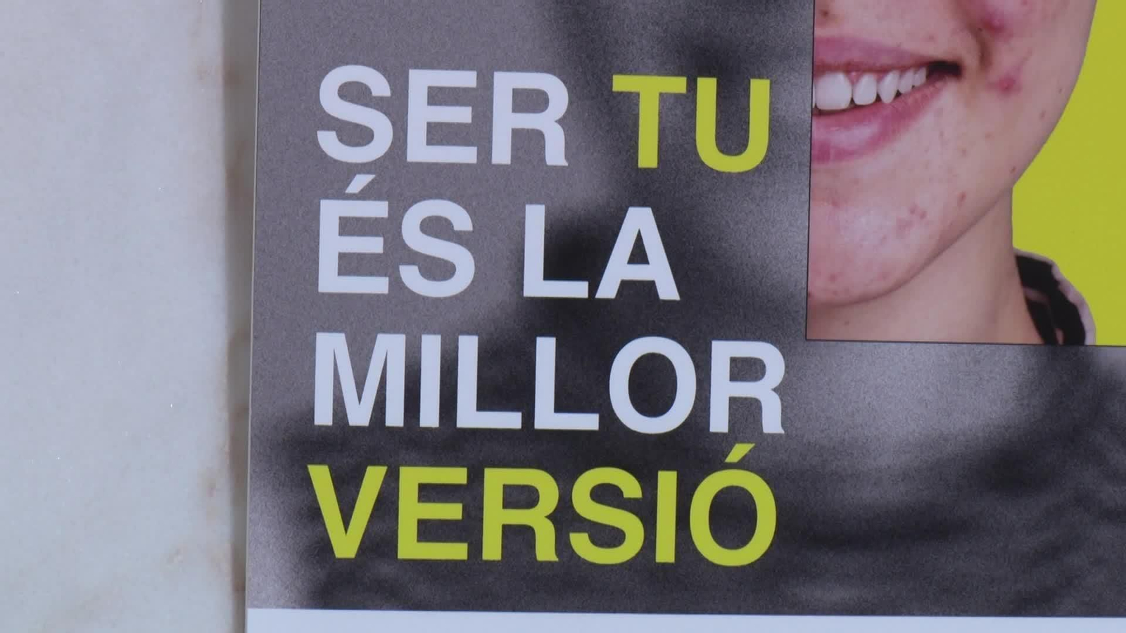 M082-BARCELONA EXPO PRESION ESTETICA JOVENES