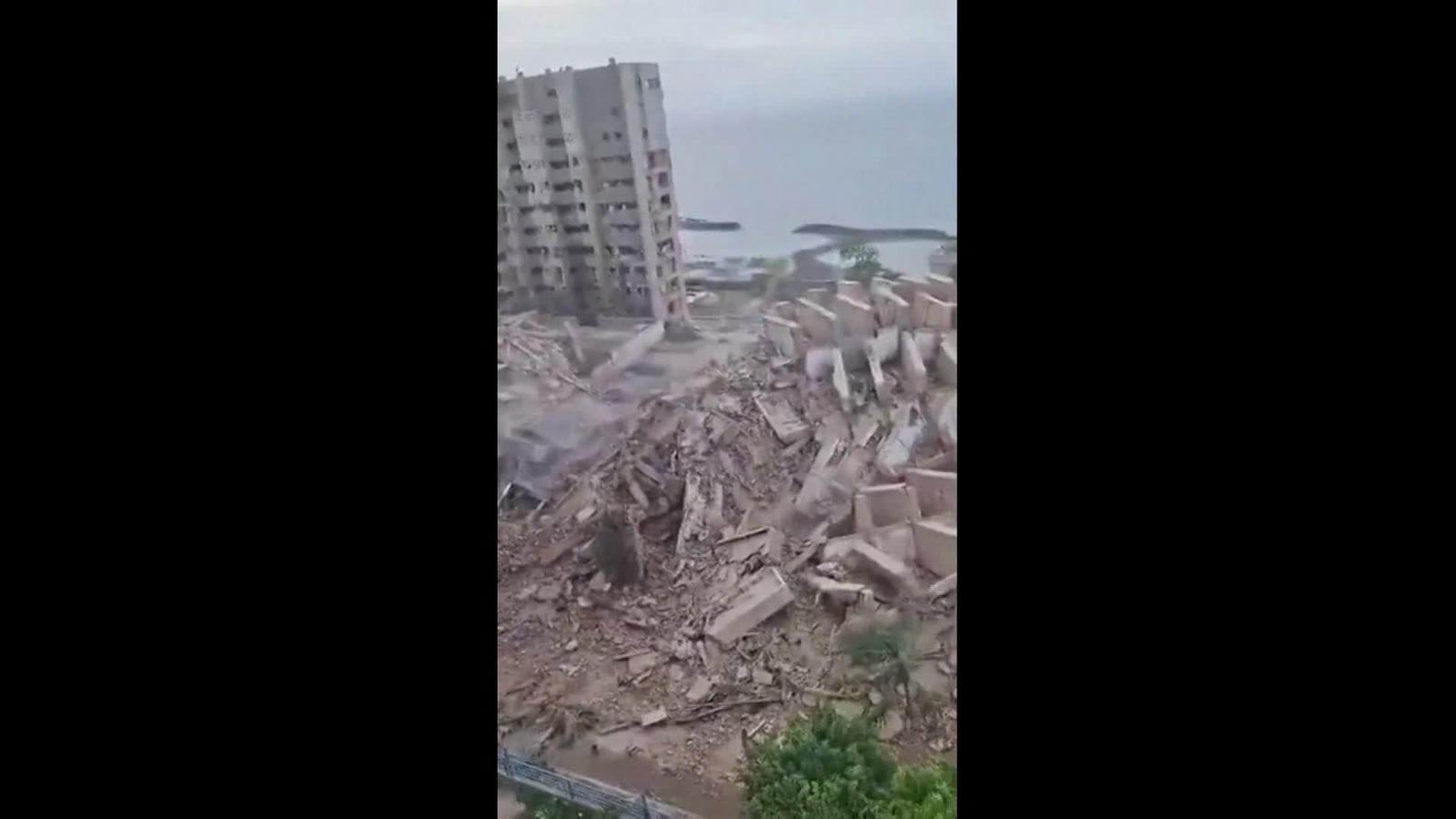 J057-VENEZUELA EDIFICIOS COLAPSADOS
