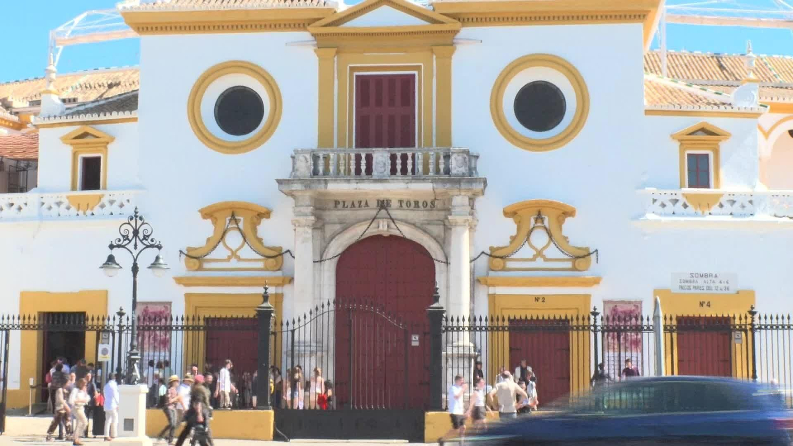 D035-SEVILLA AMBIENTE REGRESO MORANTE MAESTRANZA