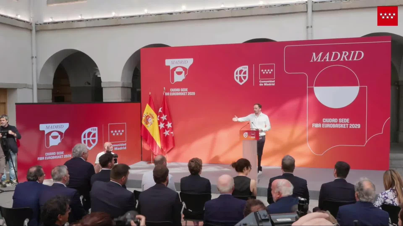 M048-MADRID AYUSO FIRMA ACUERDO EUROBASKET