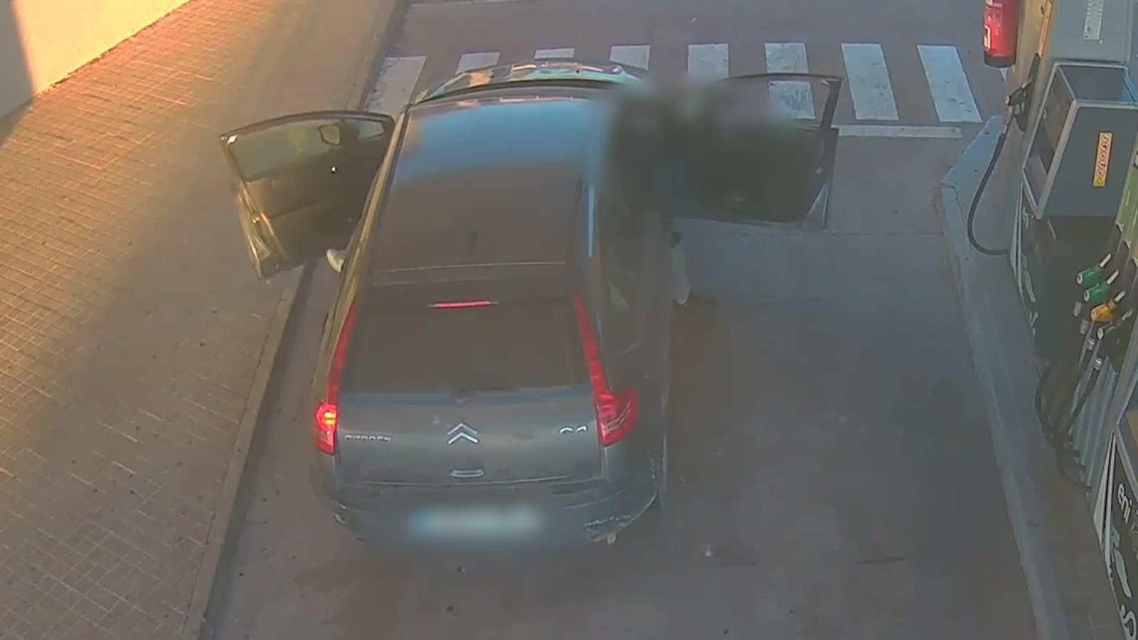 X024-IMAGENES POLICIA ATRACO GASOLINERA