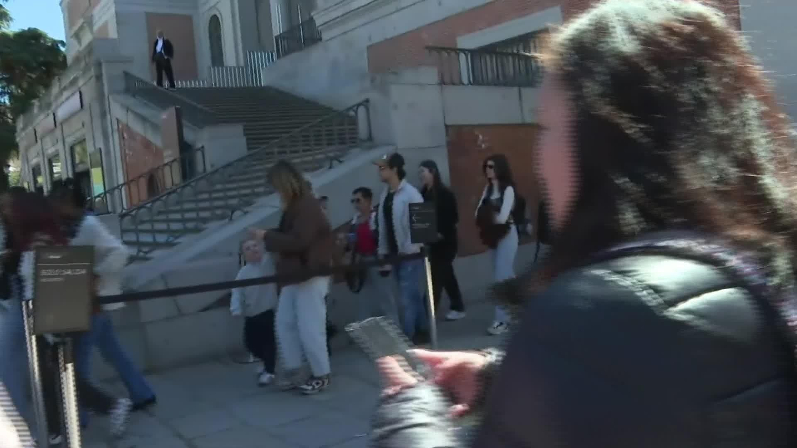 J034-MADRID COLAS MUSEO DEL PRADO