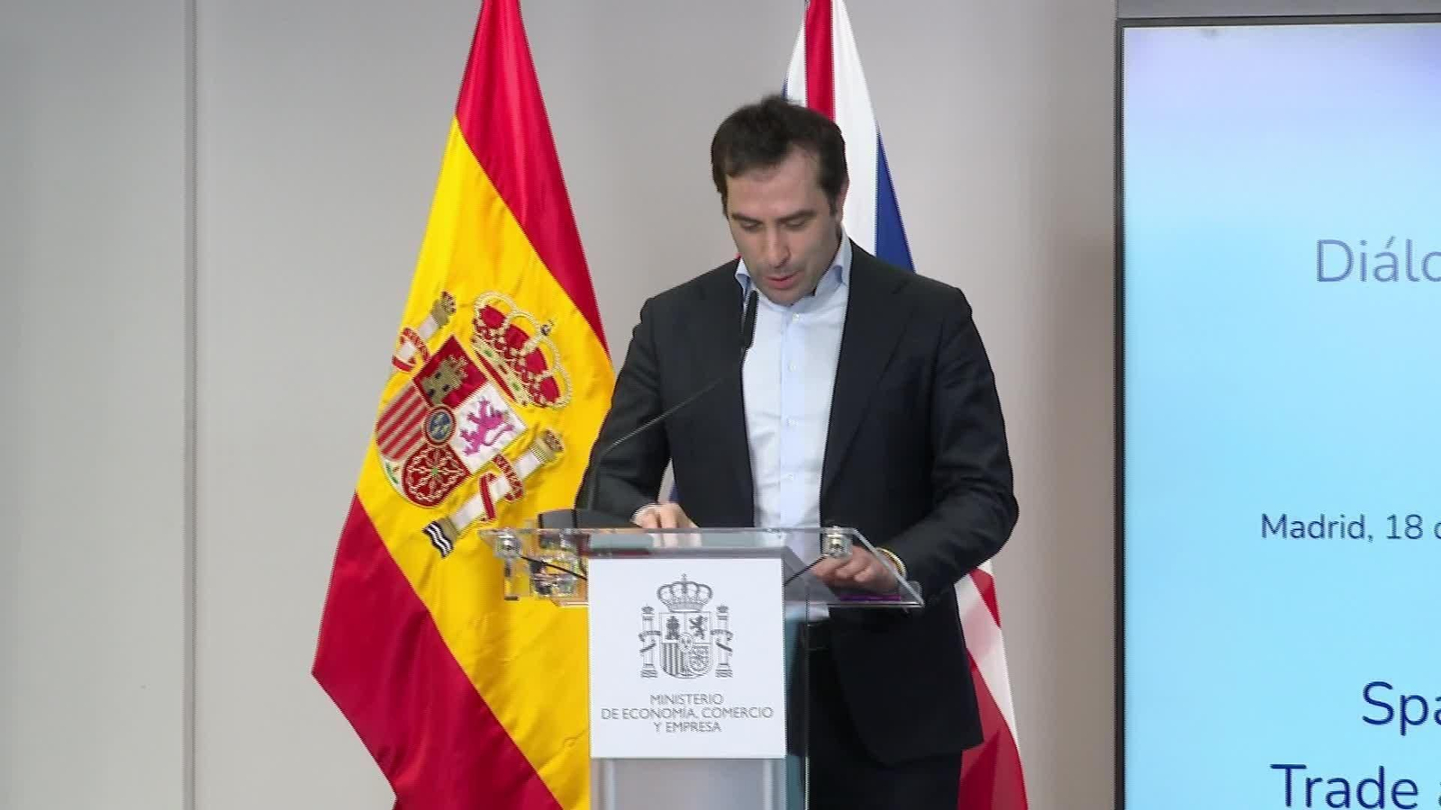 X038-MADRID CARLOS CUERPO EN FORO COMERCIO